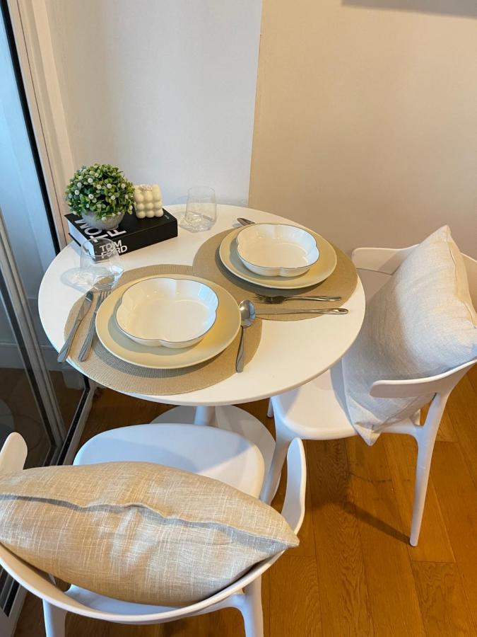 The Serene Escape Rockwell Makati City View 1br Apartamento