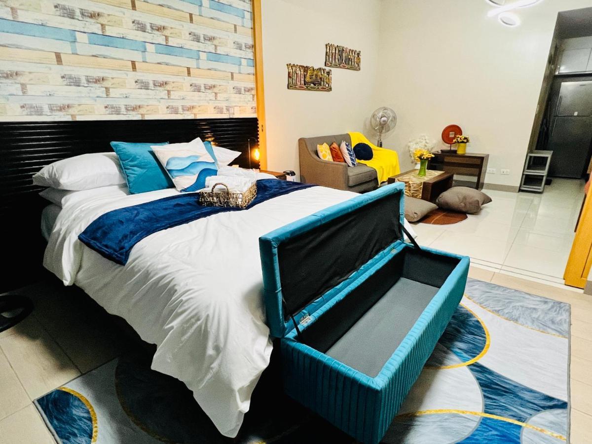 Bgc Luxury - Pool, Wi-fi, View - 17