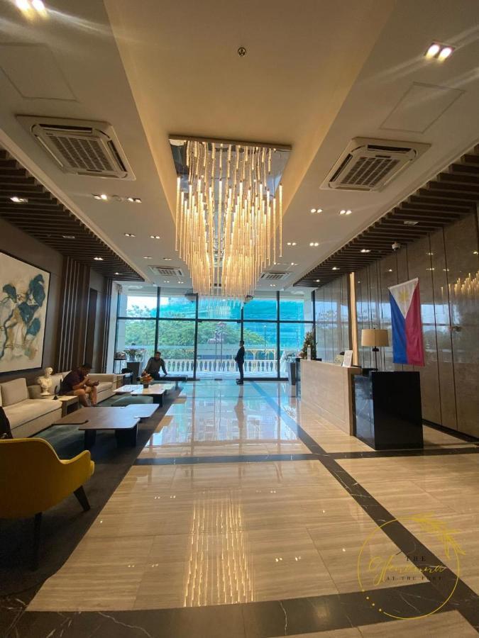 Uptown Parksuites Aparthotel