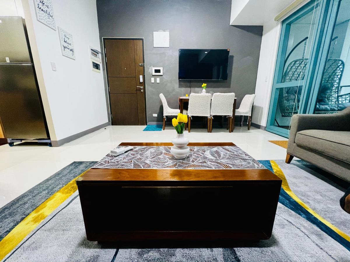 Bgc Luxury - Balcony, Pool, Wi-fi, View - 25 Apartment Manila