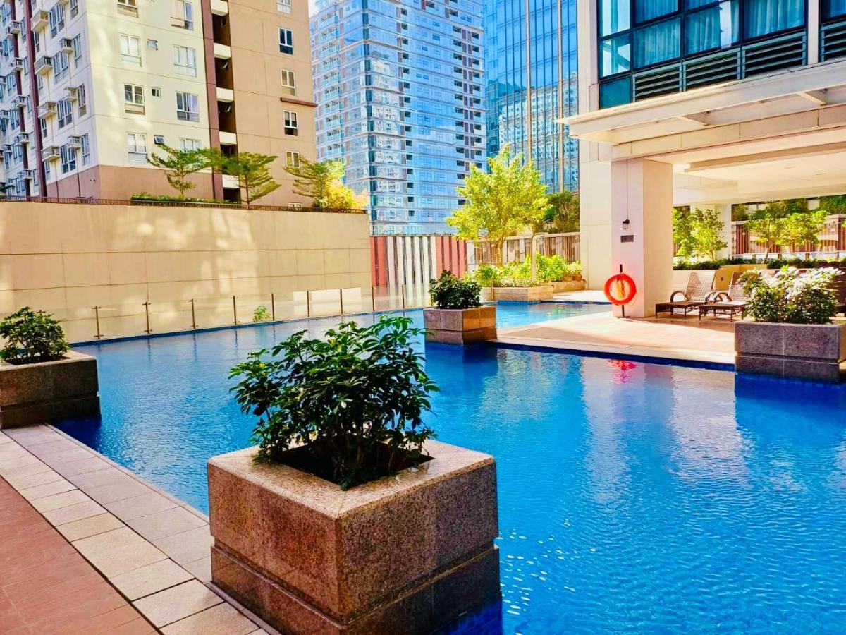 Bgc Luxury - Balcony, Pool, Wi-fi, View - 25 Apartment Manila