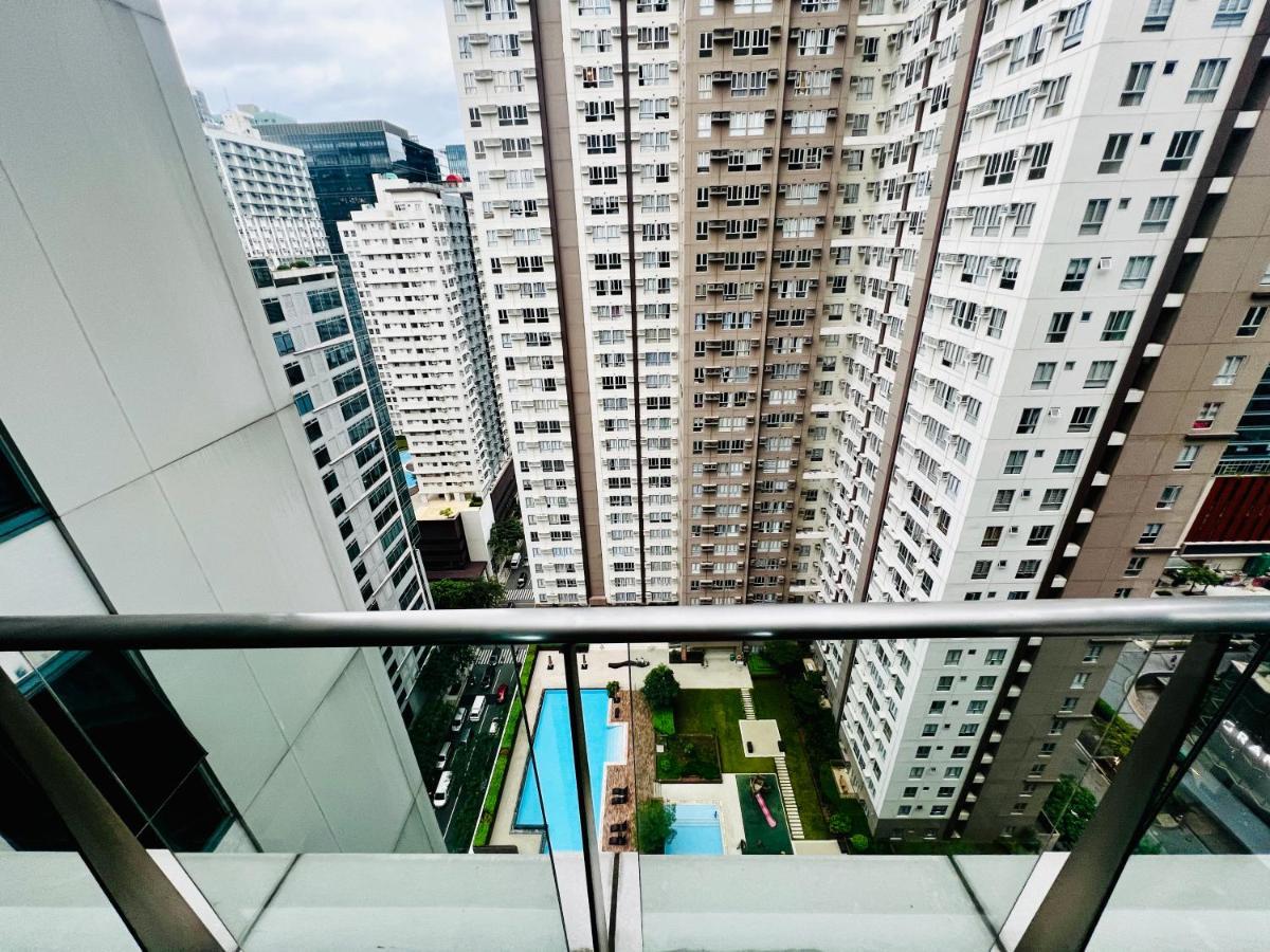 Bgc Luxury - Balcony, Pool, Wi-fi, View - 25 Apartment Manila
