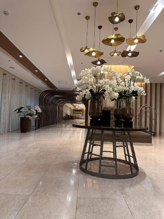 Apartment Shore 3 Residences Tower 1 Moa Pasay City, Philippines *