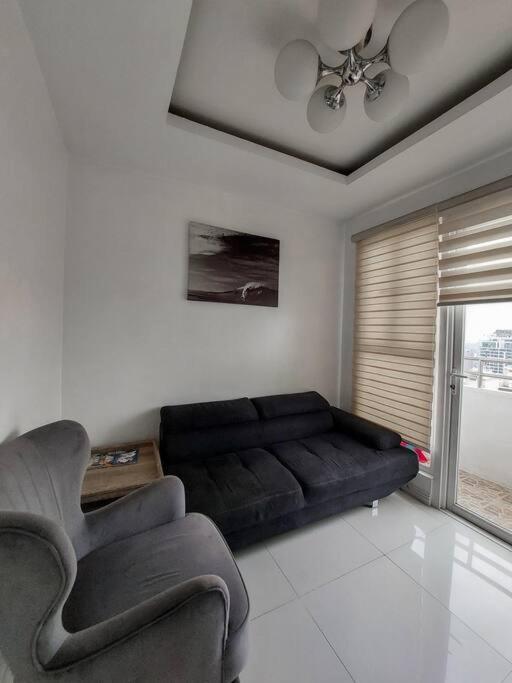 Budget Family W Free Pool Access In Apartment Manila