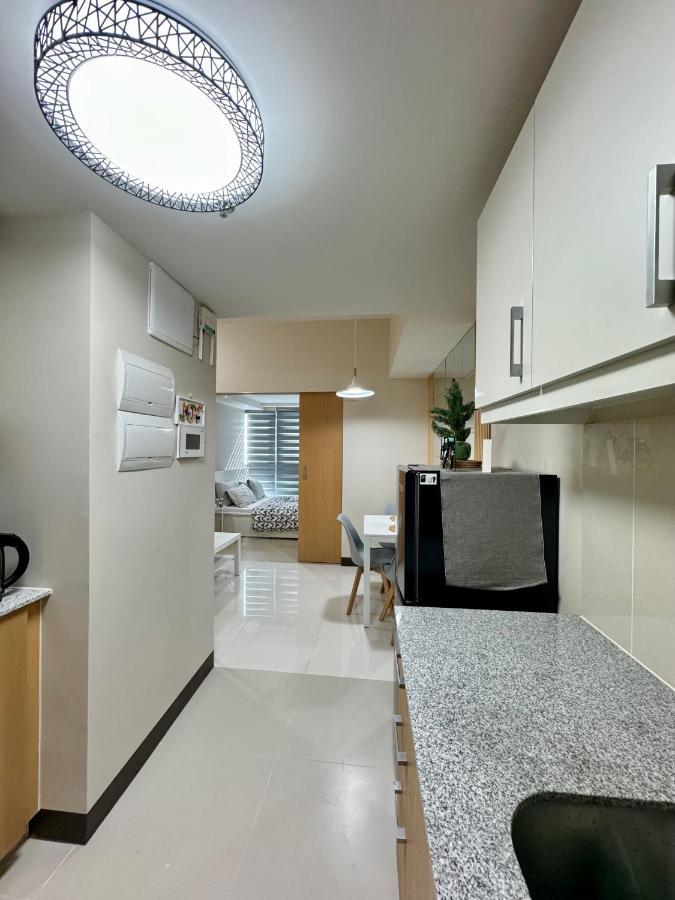 1br Bgc Uptown Modern Netflix 200mb Wifi