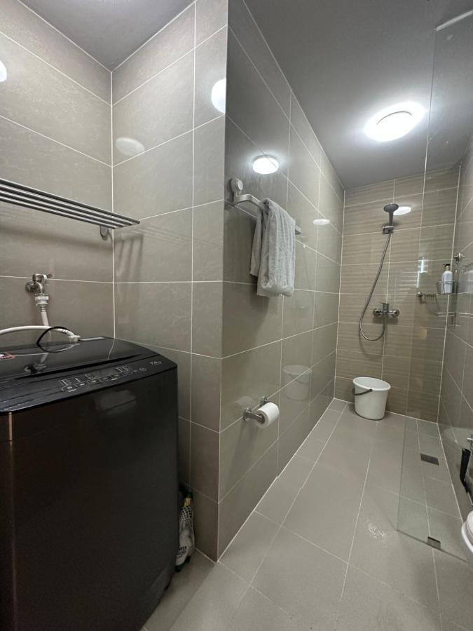 1br Bgc Uptown Modern Netflix 200mb Wifi Apartment *