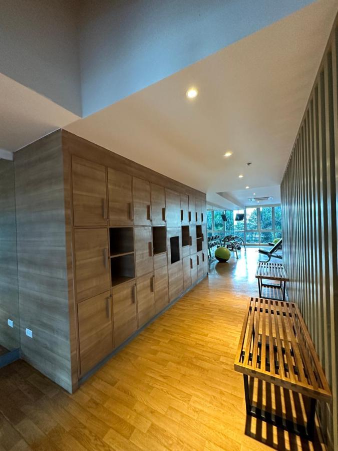 Apartment 1br Bgc Uptown Modern Netflix 200mb Wifi Manila