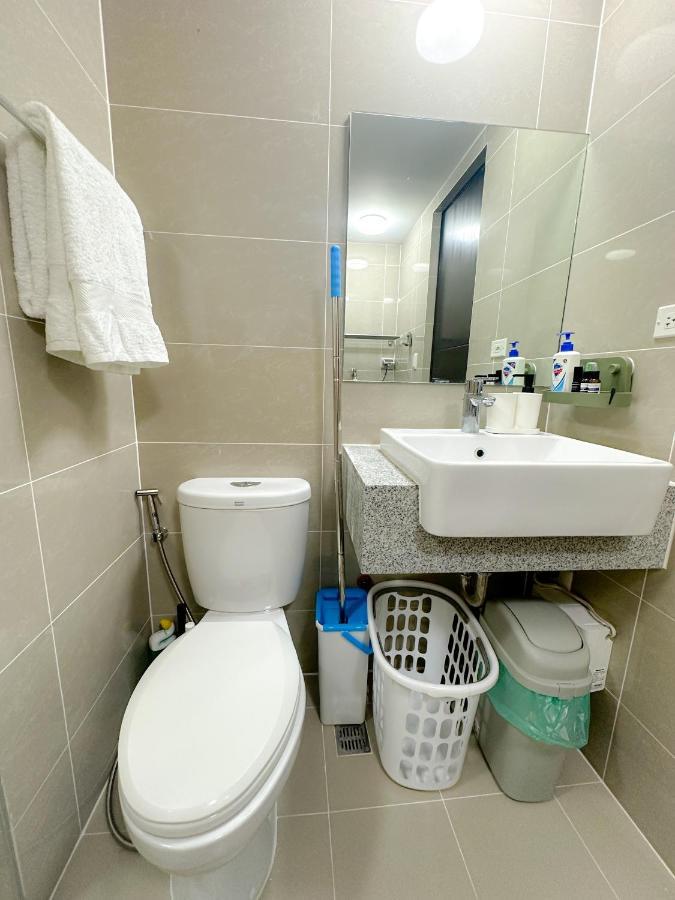 1br Bgc Uptown Modern Netflix 200mb Wifi * Manila