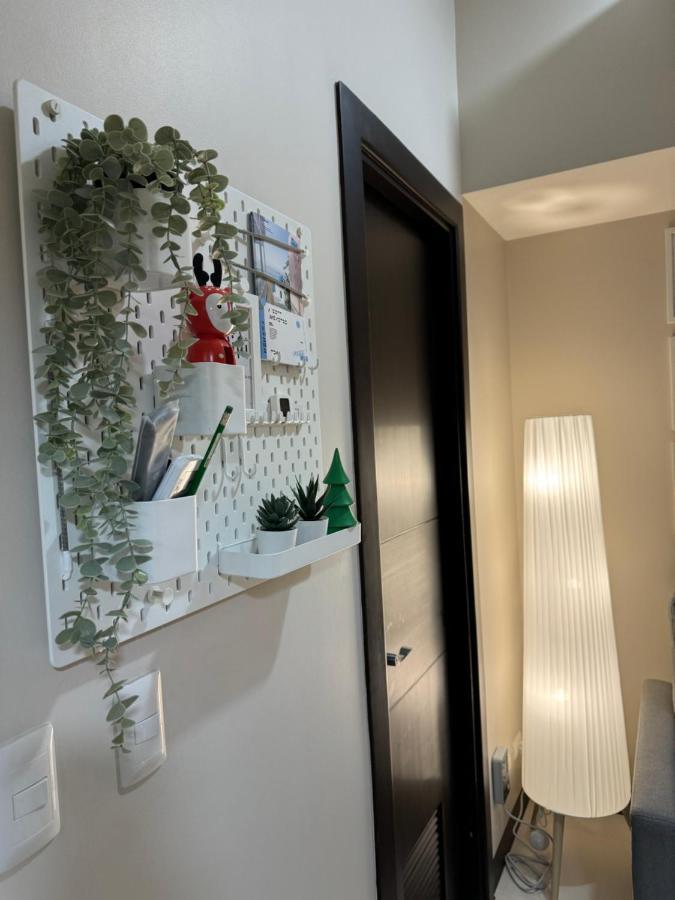 1br Bgc Uptown Modern Netflix 200mb Wifi Apartment Manila