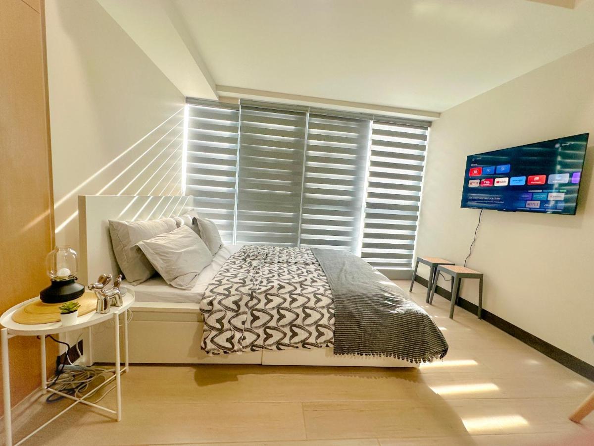 1br Bgc Uptown Modern Netflix 200mb Wifi Manila
