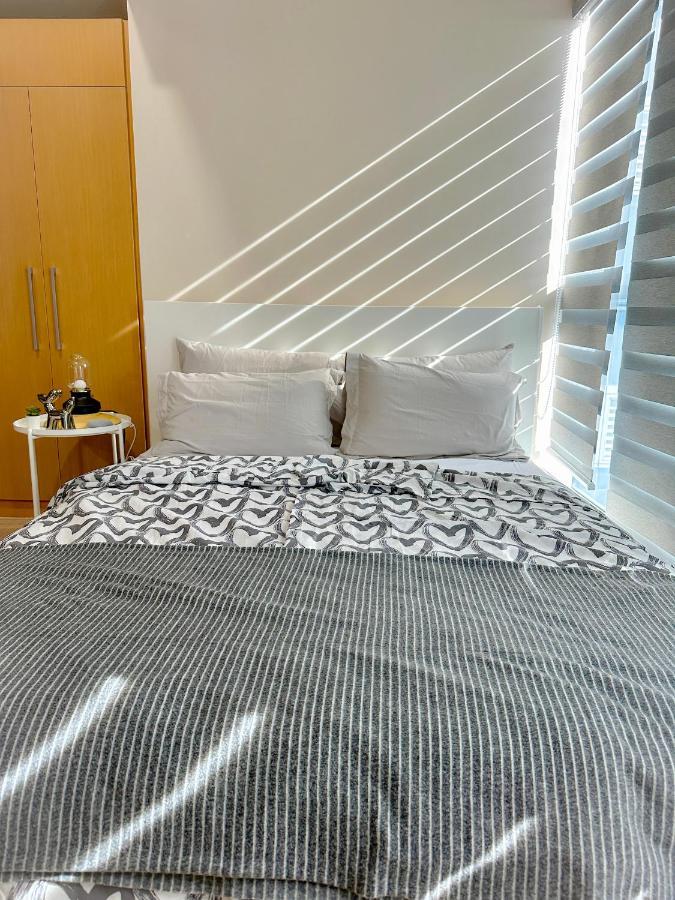 1br Bgc Uptown Modern Netflix 200mb Wifi Apartment Manila