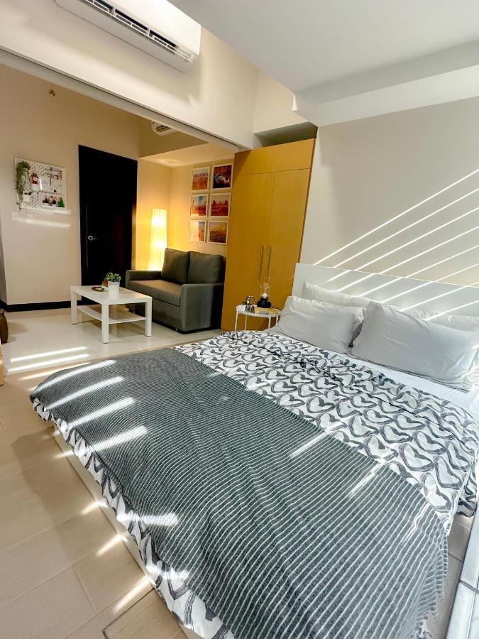 Apartment 1br Bgc Uptown Modern Netflix 200mb Wifi *