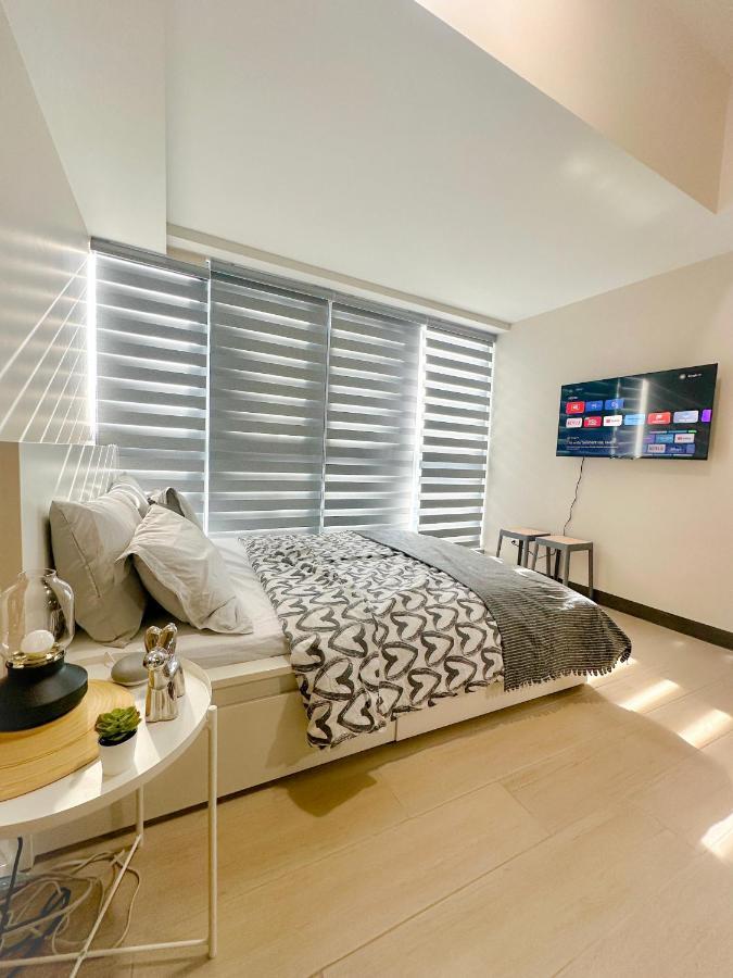 1br Bgc Uptown Modern Netflix 200mb Wifi *