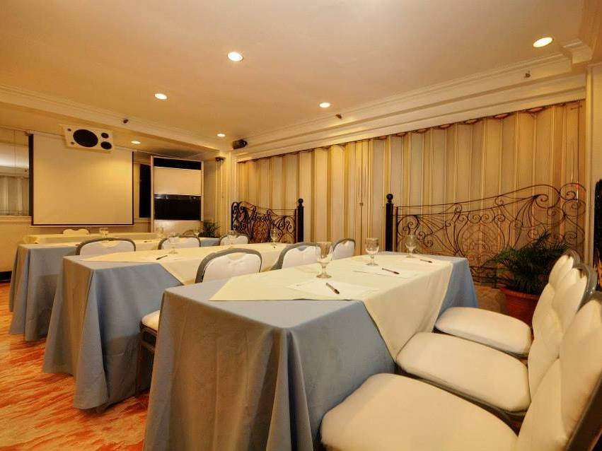 Hotel Executive Plaza 3*
