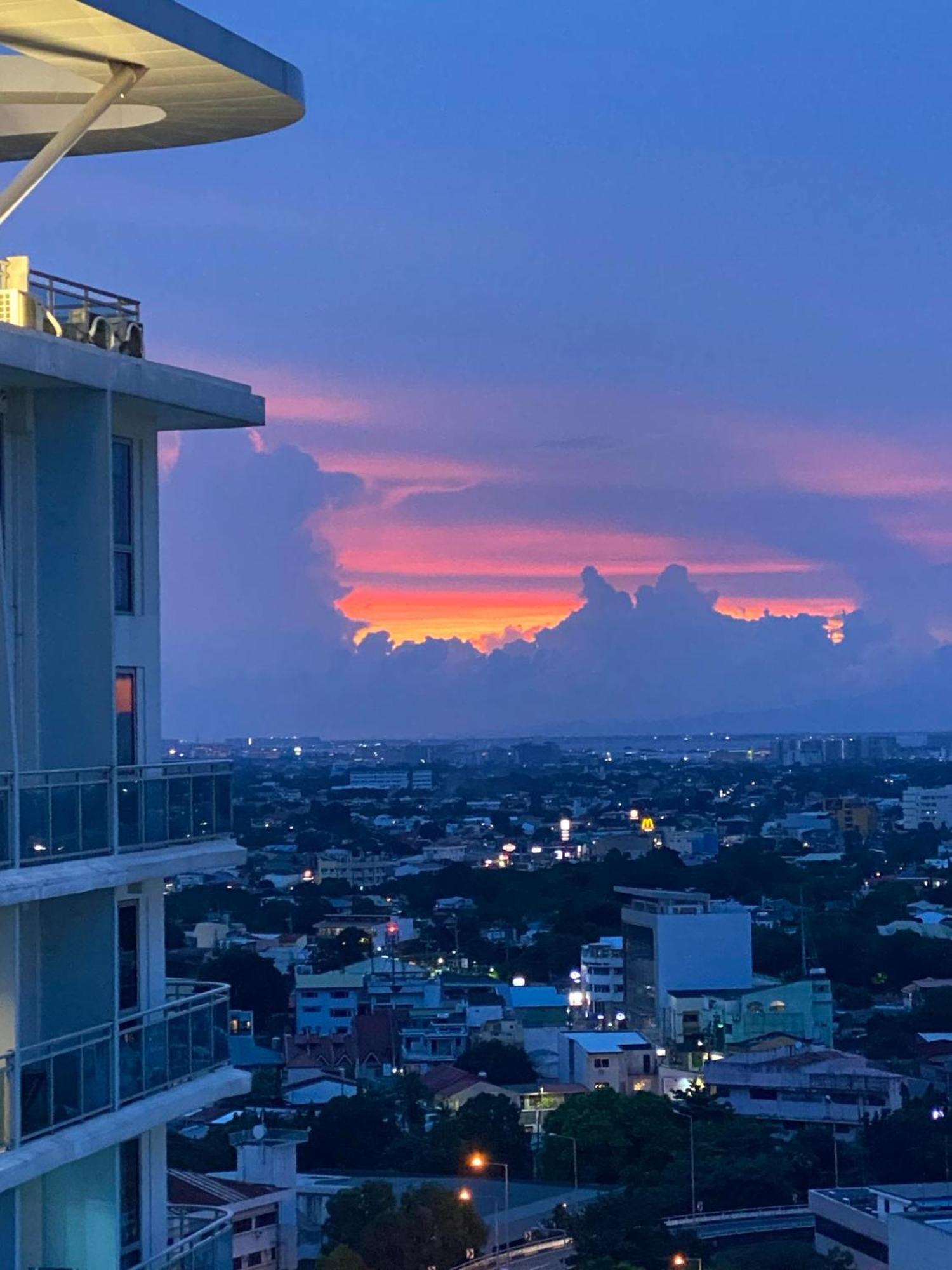 The Bahamas And Maldives At Azure Residences Near Airport Manila