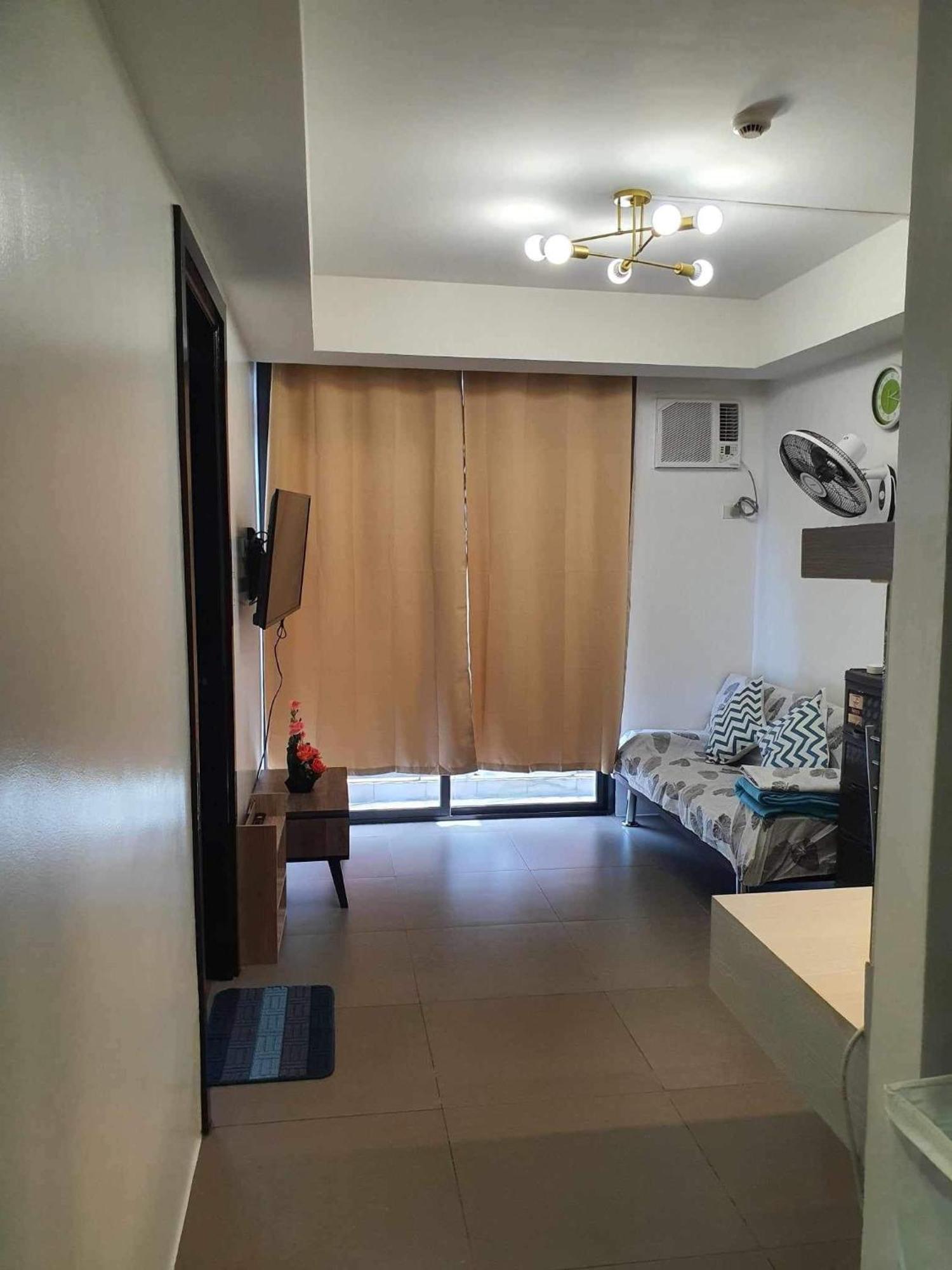 A With A View, 1 Bdrm With Balcony And Netflix Access *