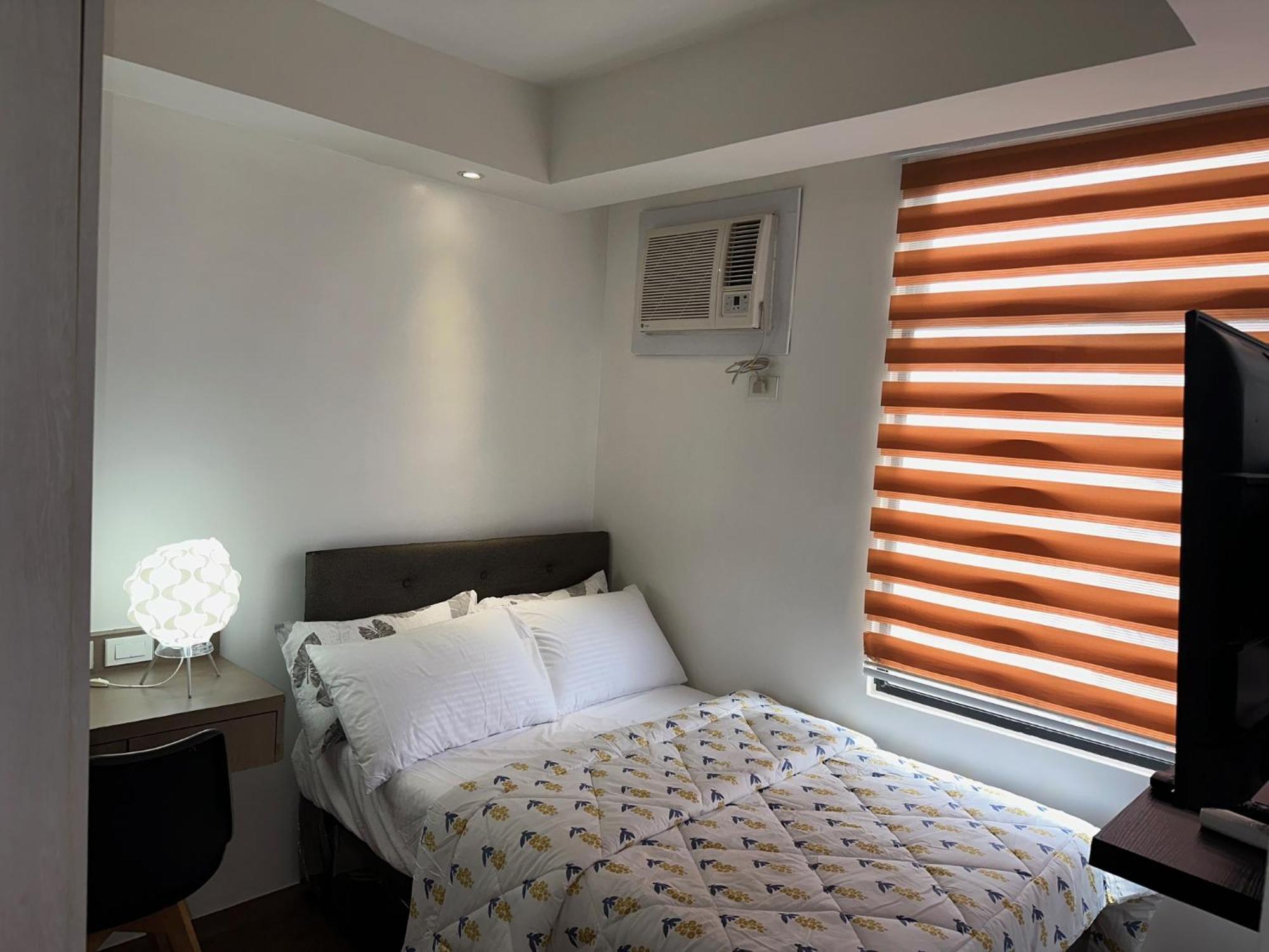 A With A View, 1 Bdrm With Balcony And Netflix Access Apartment *