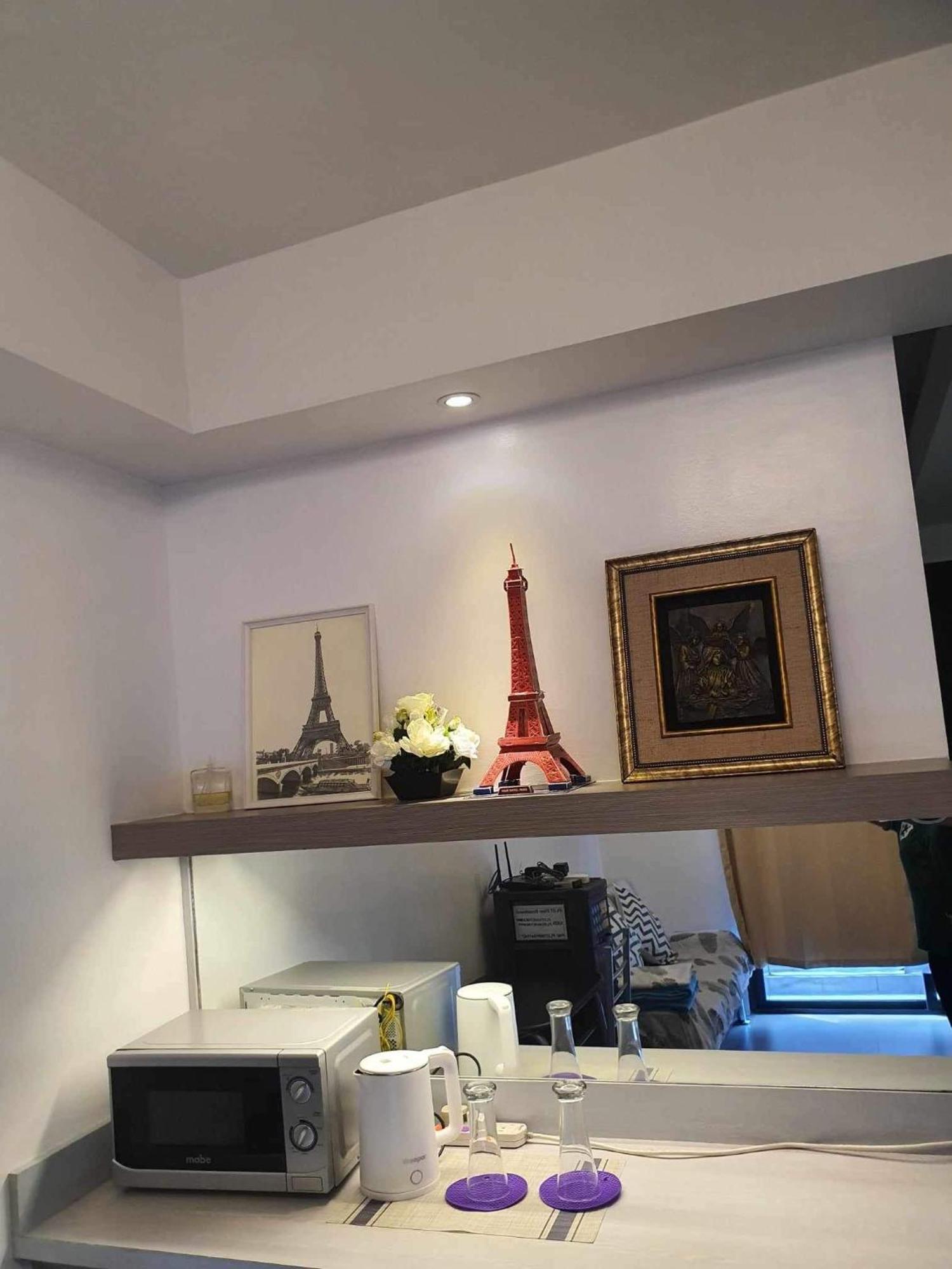 A With A View, 1 Bdrm With Balcony And Netflix Access * Manila