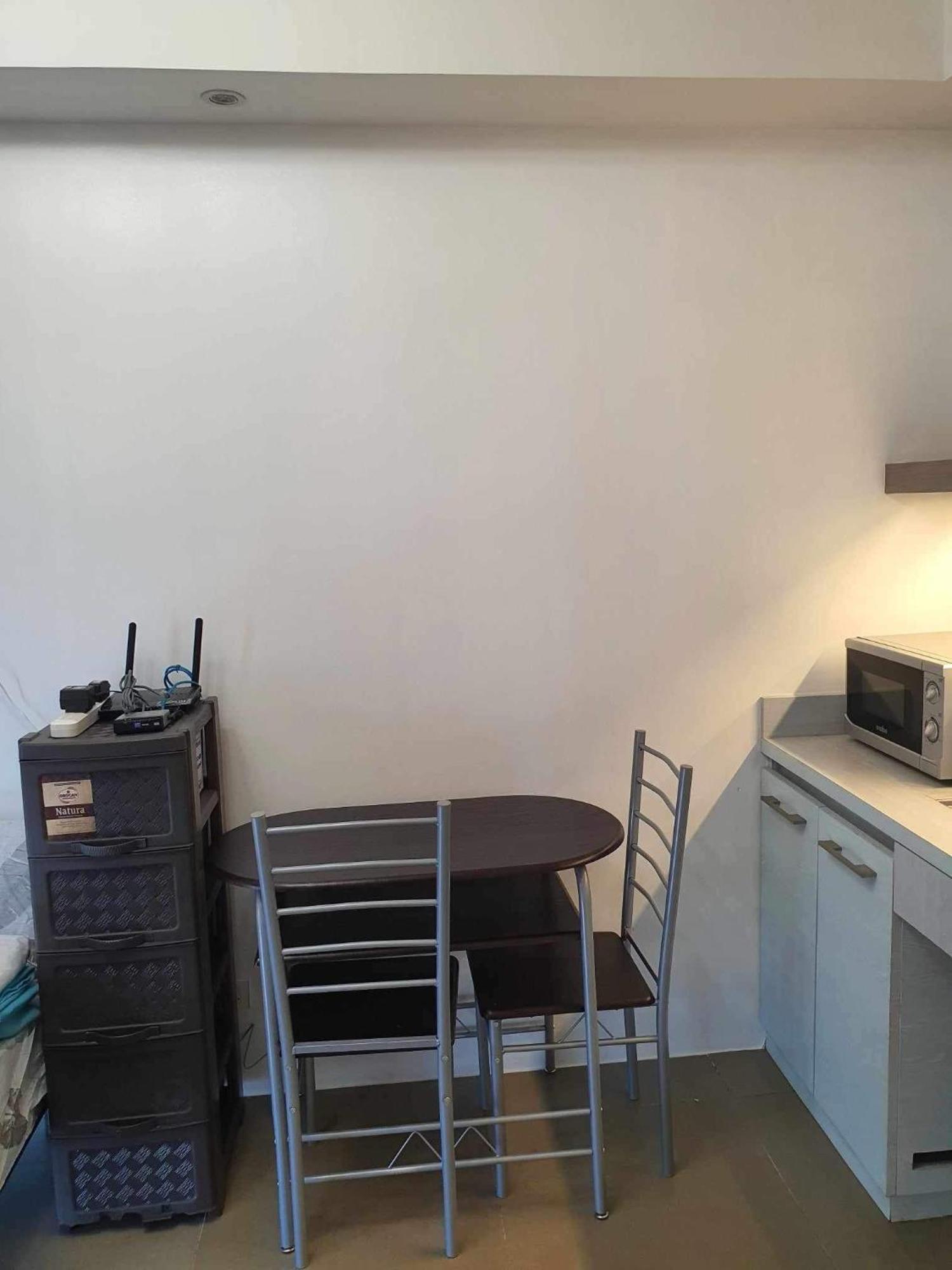 A With A View, 1 Bdrm With Balcony And Netflix Access Apartment *