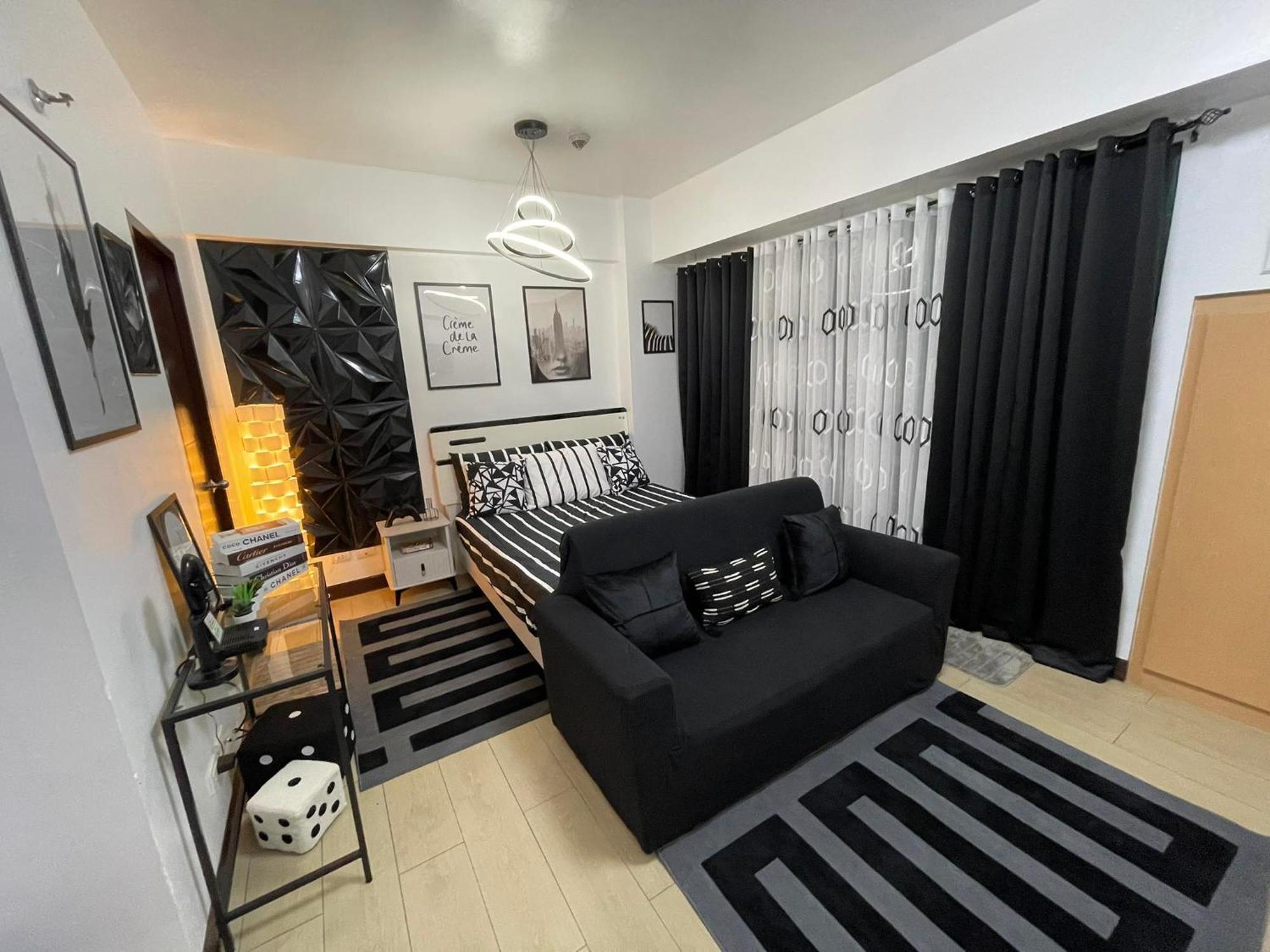 Econo Two Palm Tree Apartment Manila