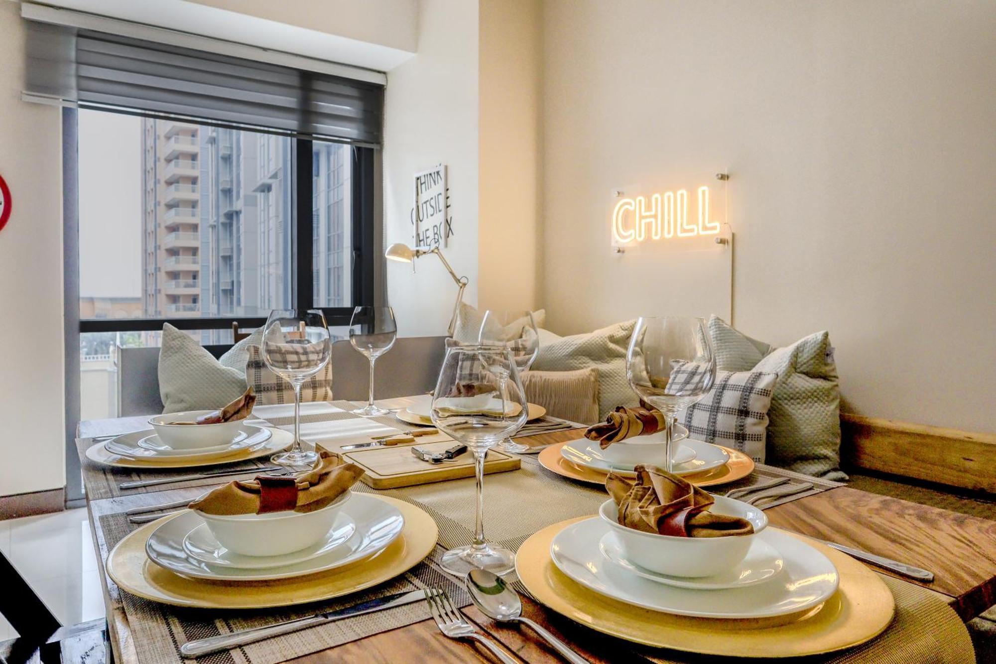 Apartment Spacious Family Sleeper Bgc & 84inch Cinema Manila