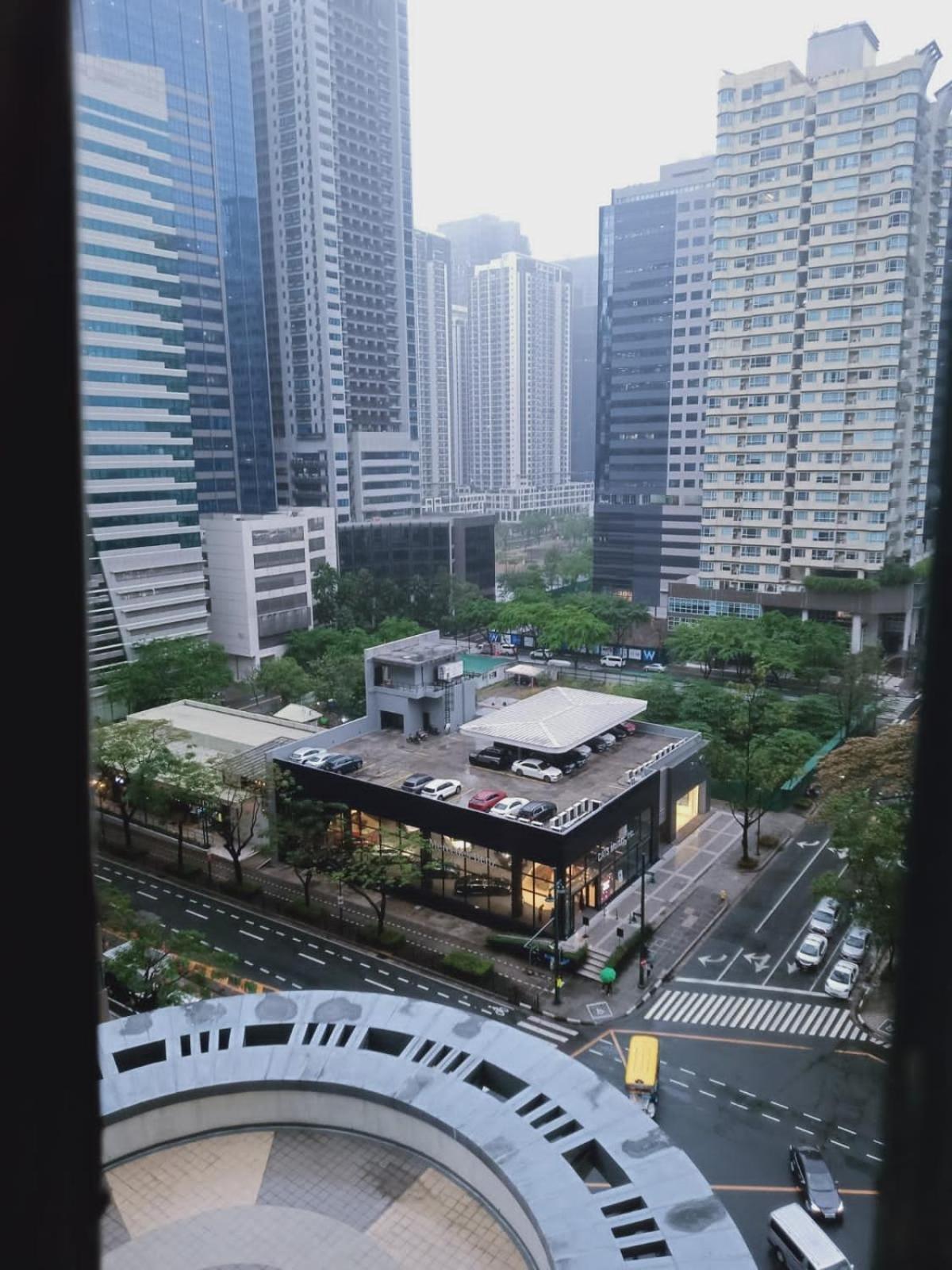 2 Bedrooms Units Forbes Area 5th Avenue Bgc Center Apartment