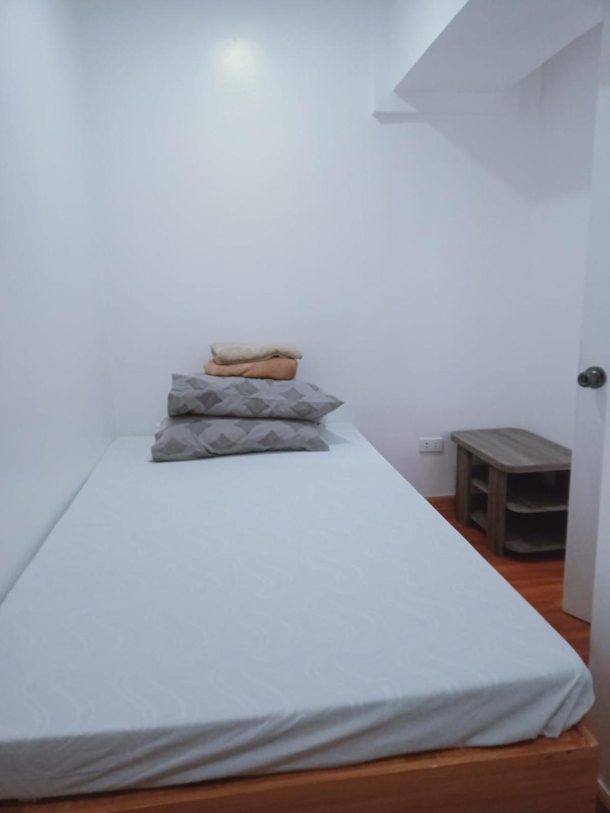 2 Bedrooms Units Forbes Area 5th Avenue Bgc Center * Manila