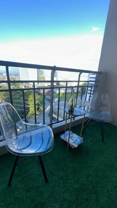Apartment 2br Near Bgc & Makati. Karaoke, Netflix, Amazon Prime Manila