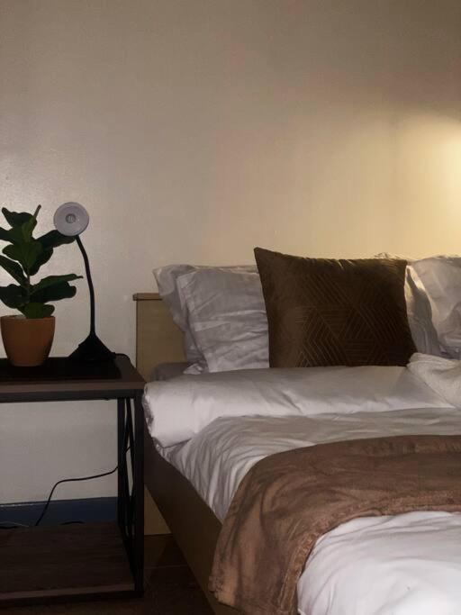 Bgc Stays+free Pool&gym Access,200 Mbps Apartment *