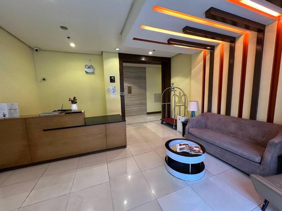 One Palm Tree With Free Parking Apartment *