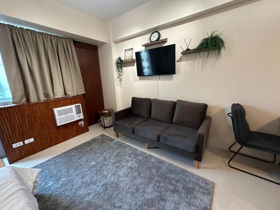 One Palm Tree With Free Parking Apartment *