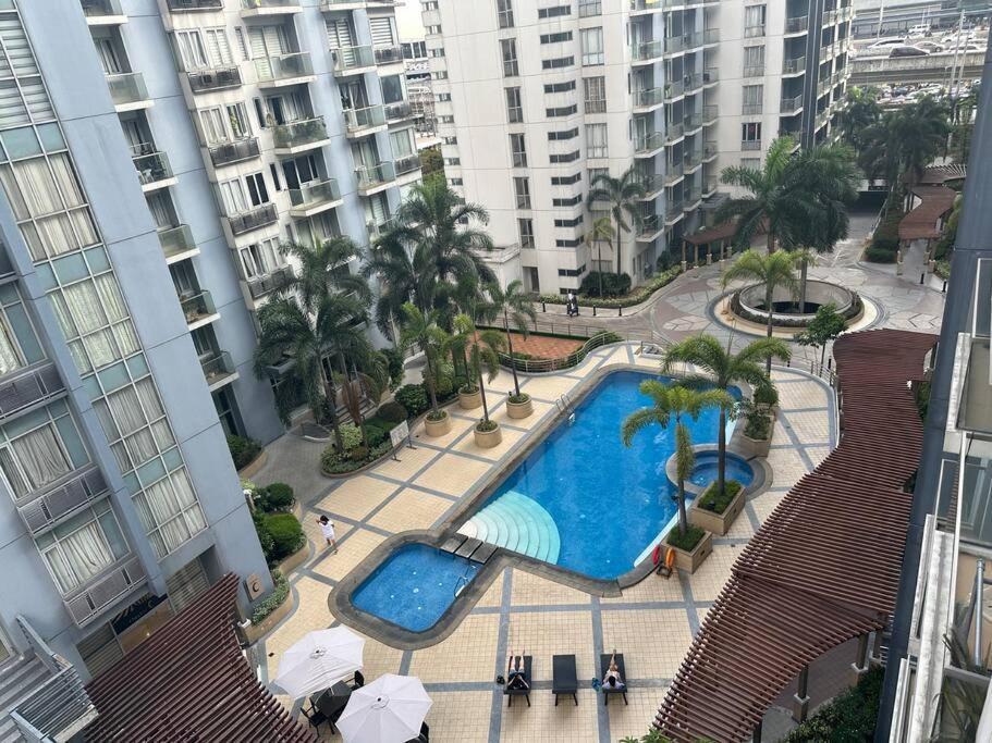One Palm Tree With Free Parking * Manila