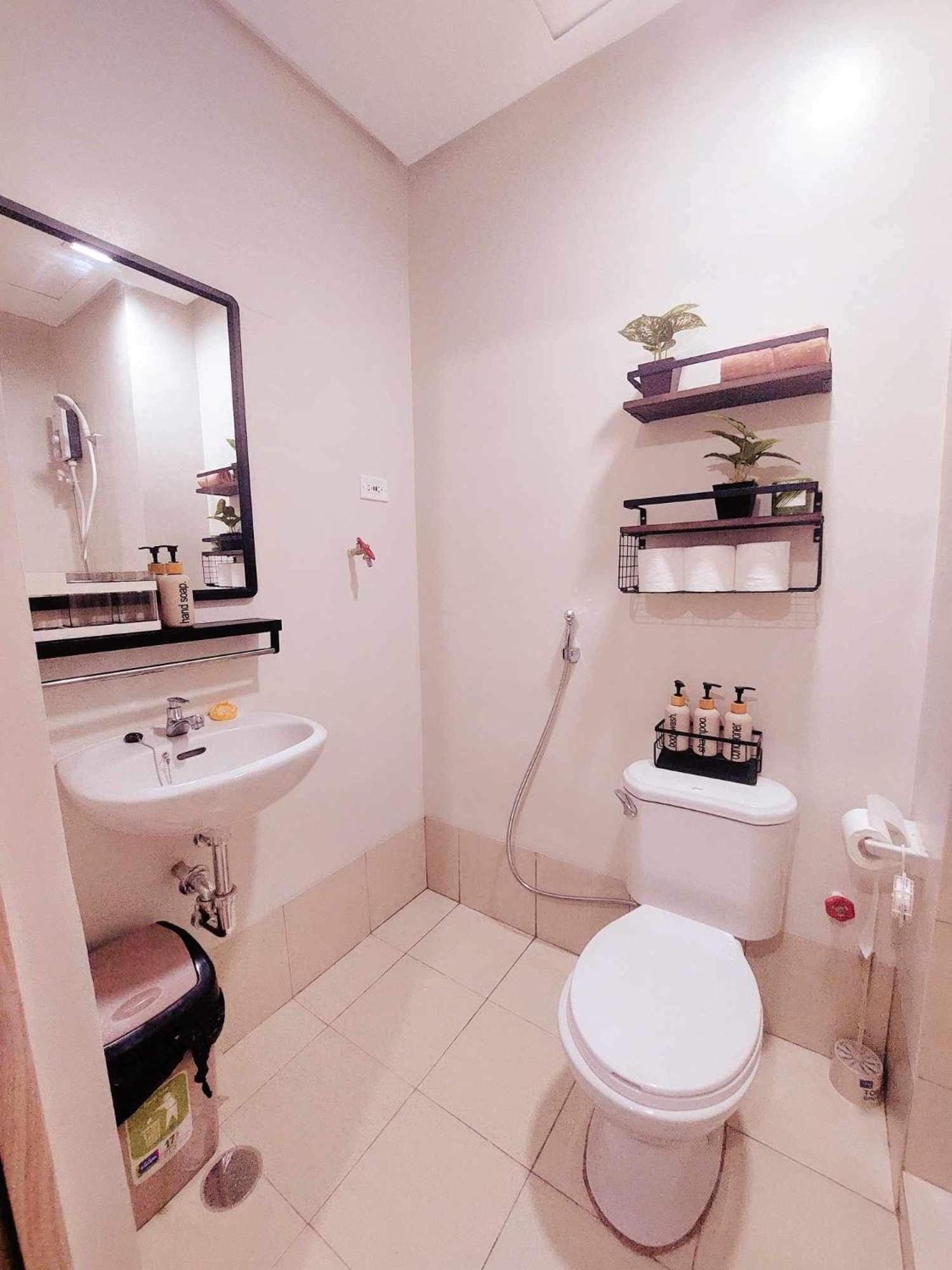 Apartment Tal Staycation 1 Bedroom 1 Bathroom & Kitchen ,neflix,up To 300 To 400 Mbps High Speed Internet Cozy,spacious,accessible New Unit At Smdc Trees Quezon