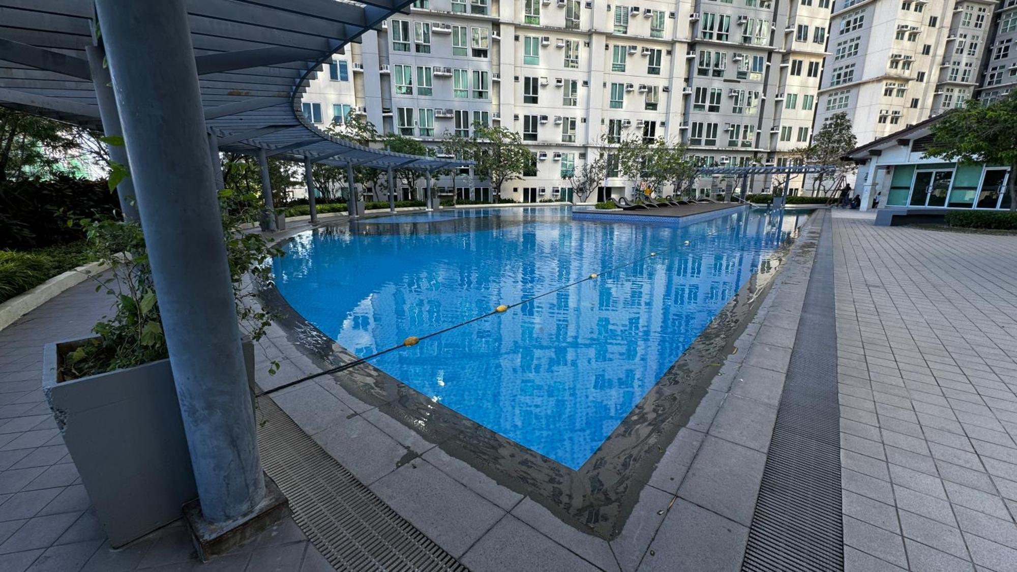 Toby's Crib At San Lorenzo Place Apartment