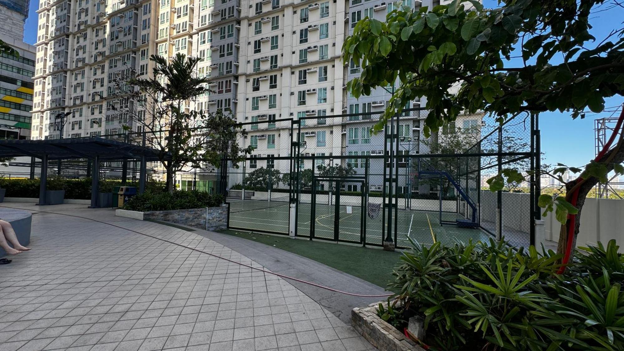 Toby's Crib At San Lorenzo Place Apartment *