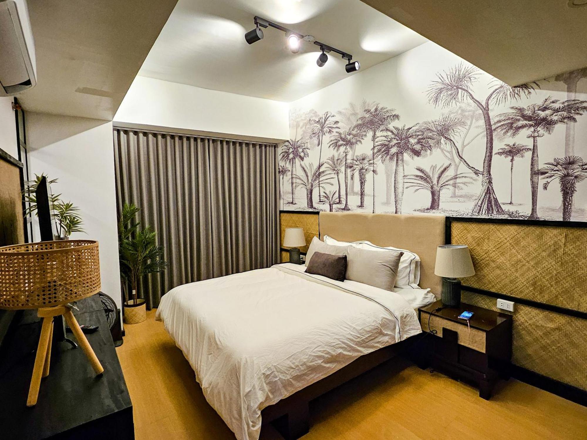 Tropical Oasis W/ The View Of Bgc + Netflix Manila