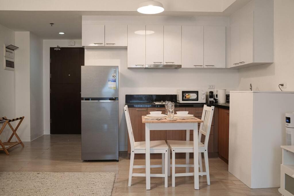 Venice Spacious With Panoramic Mountain Views Apartment Manila