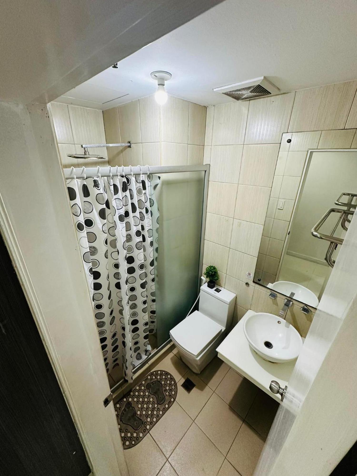 Hotel In Ermita Birch Tower