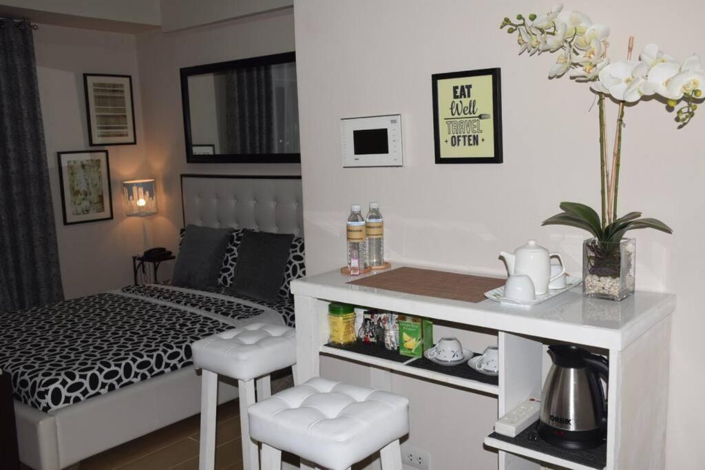 Spotless Cozy Unit @ 150 Newport Across Naia T3 *