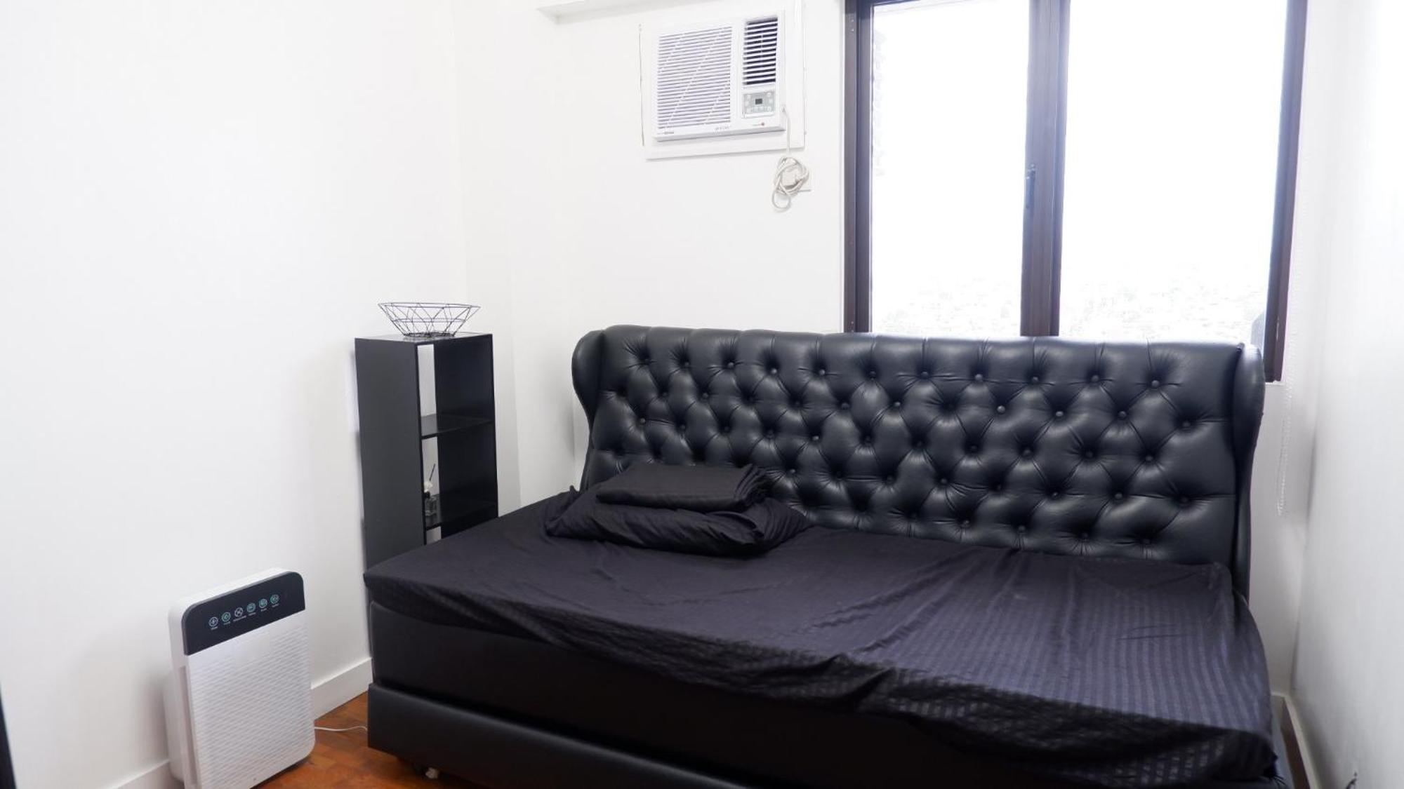 2br Near Bgc & Makati. Karaoke, Netflix, Amazon Prime
