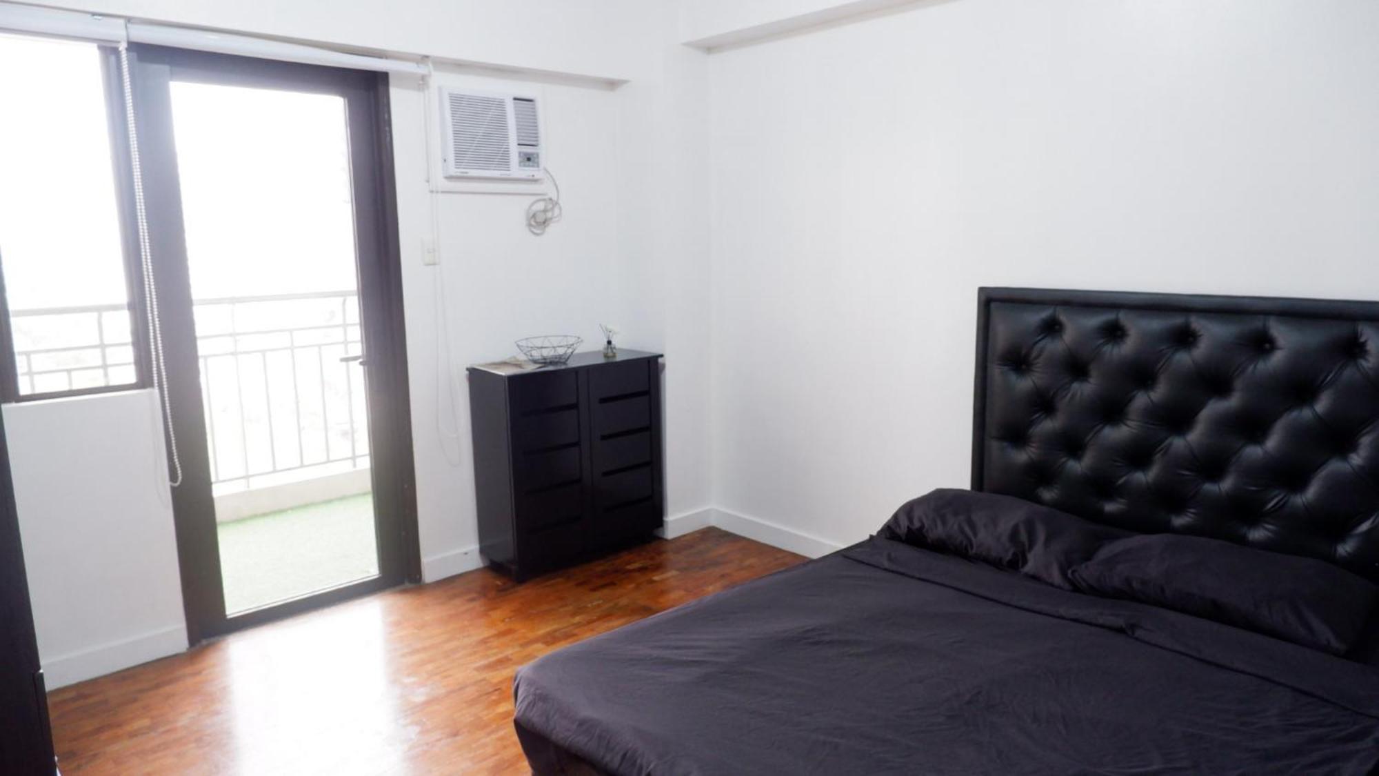 Apartment 2br Near Bgc & Makati. Karaoke, Netflix, Amazon Prime