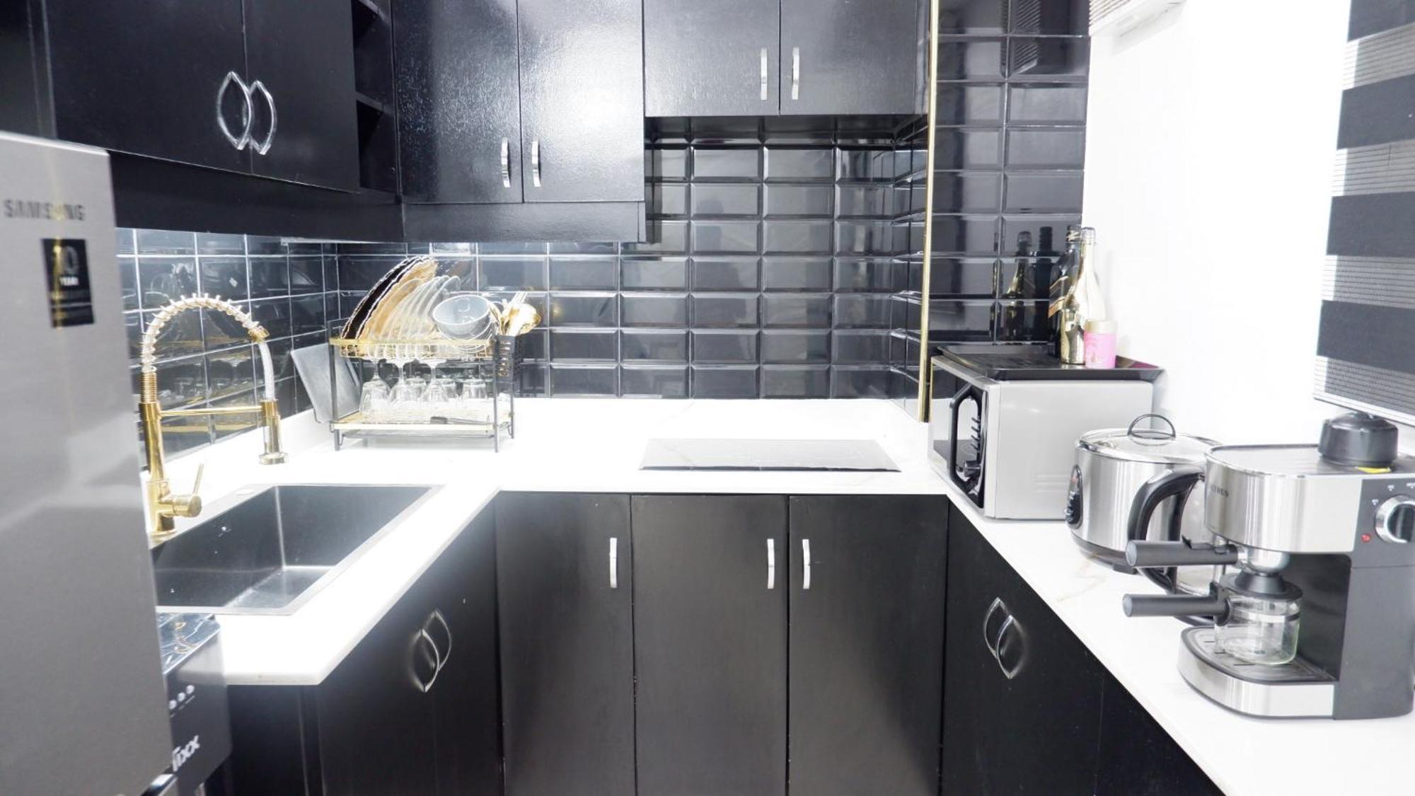 2br Near Bgc & Makati. Karaoke, Netflix, Amazon Prime * Manila