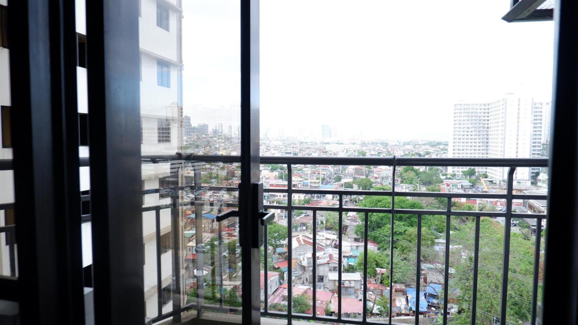 2br Near Bgc & Makati. Karaoke, Netflix, Amazon Prime Apartment Manila