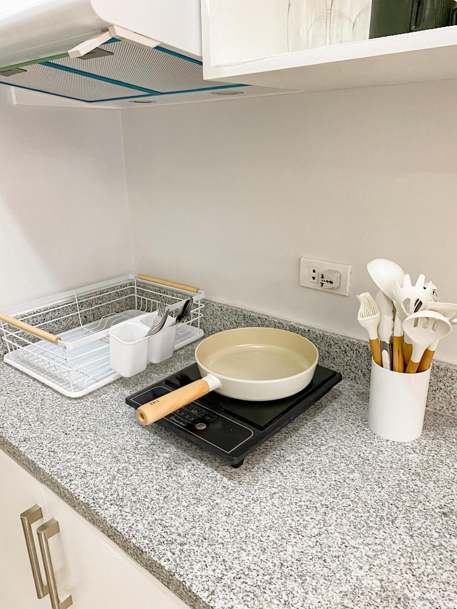 Luxx Haven Staycation - Quezon Bed & Breakfast Manila