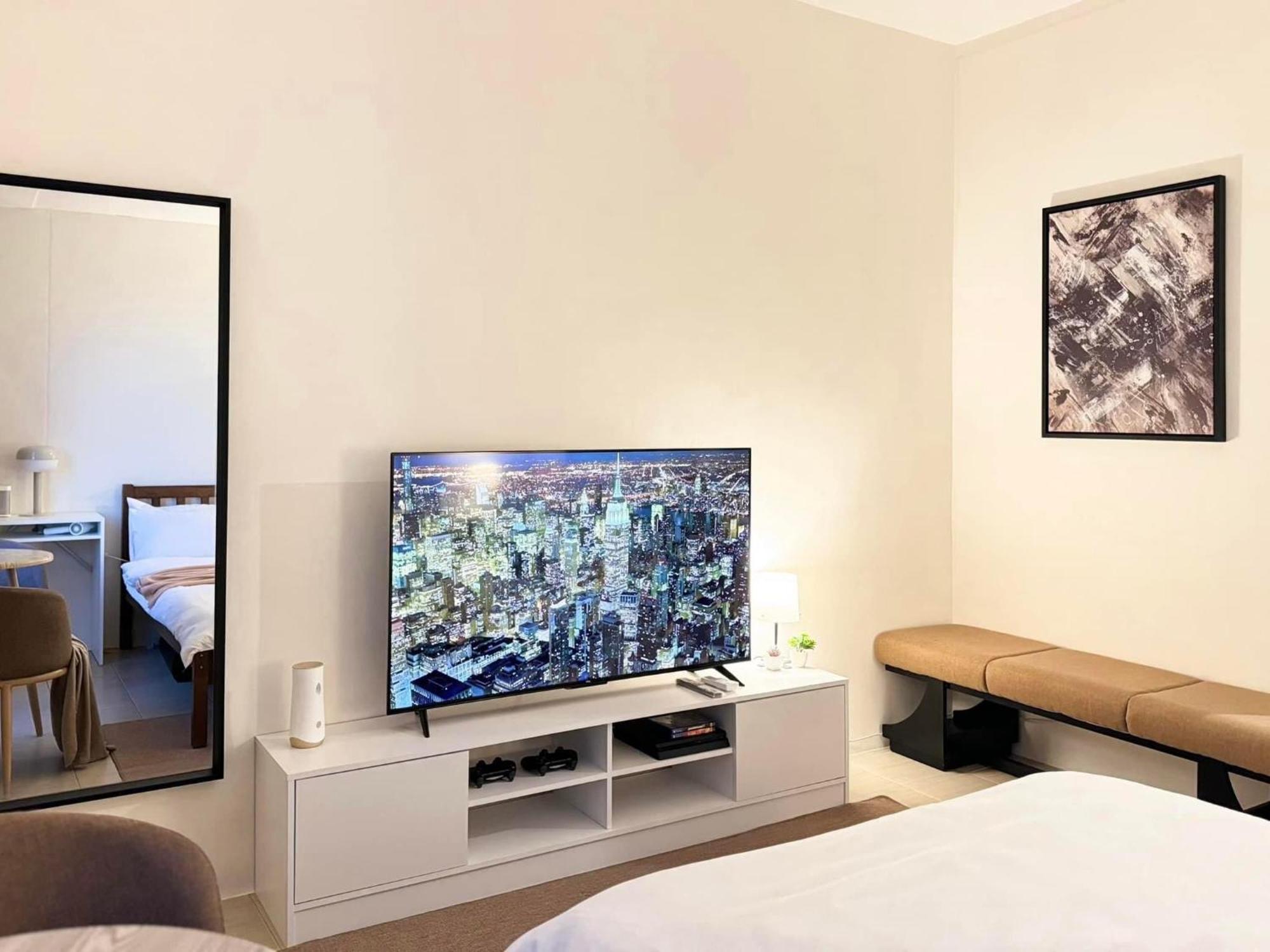 Camari Mandaluyong Staycation 2 With Ps4, 400mbps Wifi, Pool, Netflix Near Mrt Boni, Bgc, Megamall, Makati *