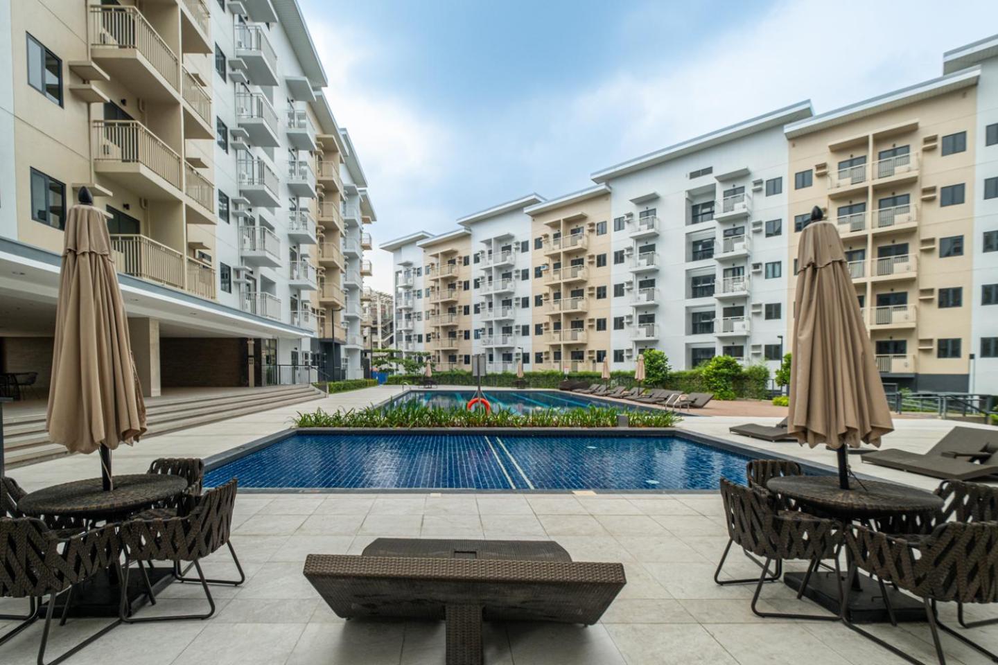 Resort-style In Quezon With Free Parking, Netflix And Smartlock * Manila