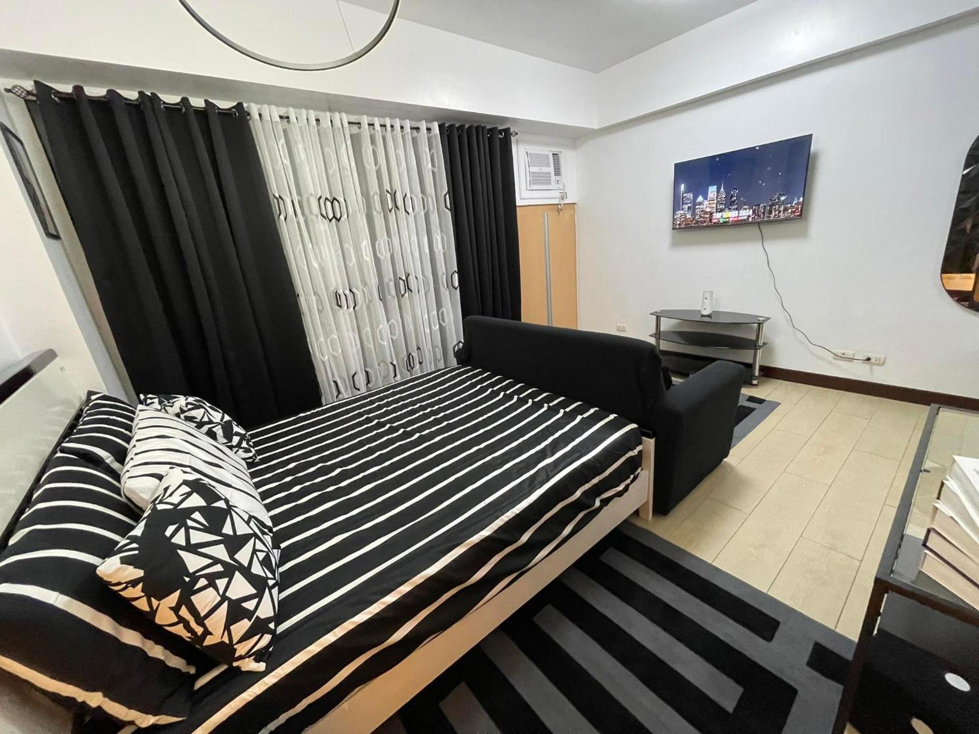 Econo Two Palm Tree Apartment *