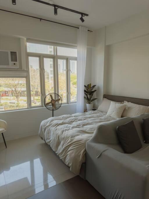 Apartment Cozy In Stamford Executive Residences Manila