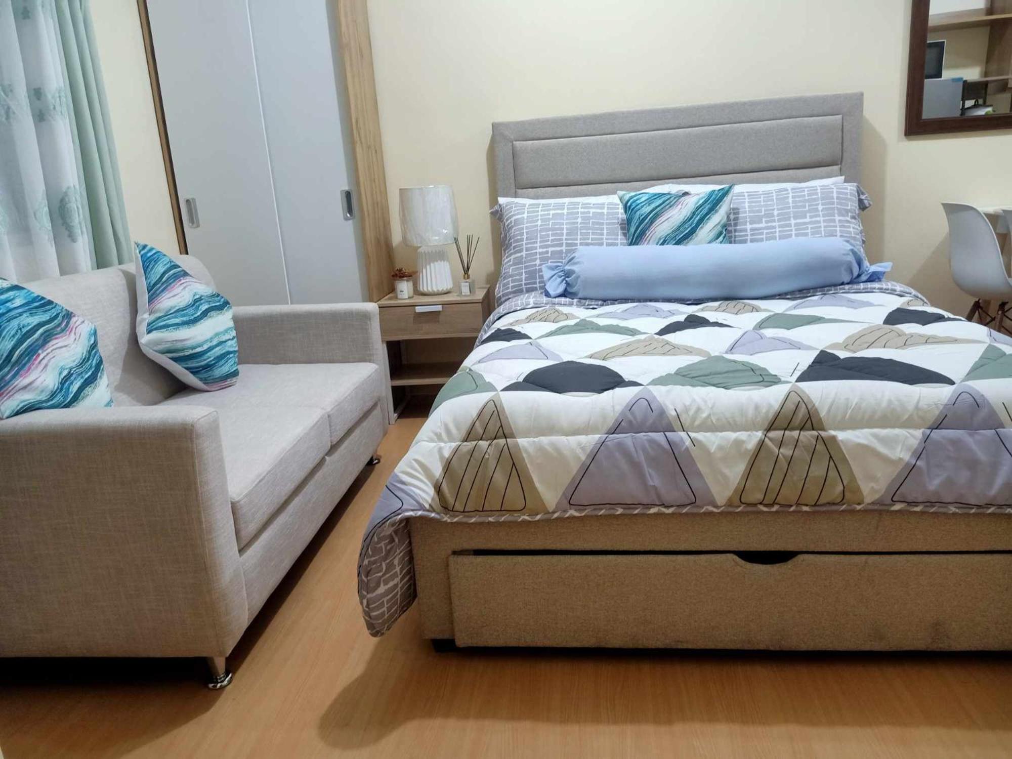 Coho The Hermosa - Staycation Unit And Balcony View With Swimming Pool And Open Court Access
