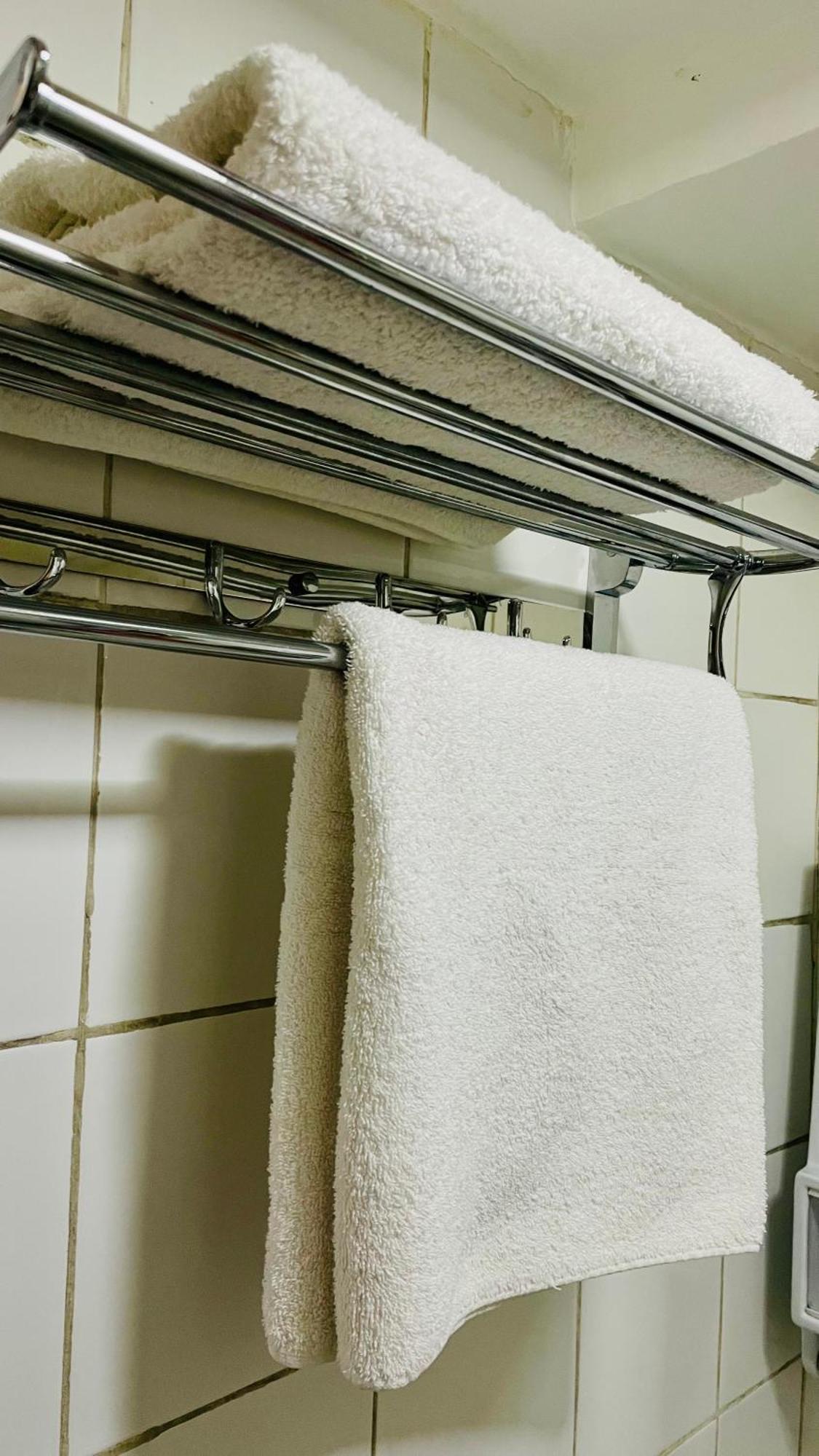 Apartment 2-room Condotel With Netflix, Kitchen & Washer, Near Mrt Boni Manila